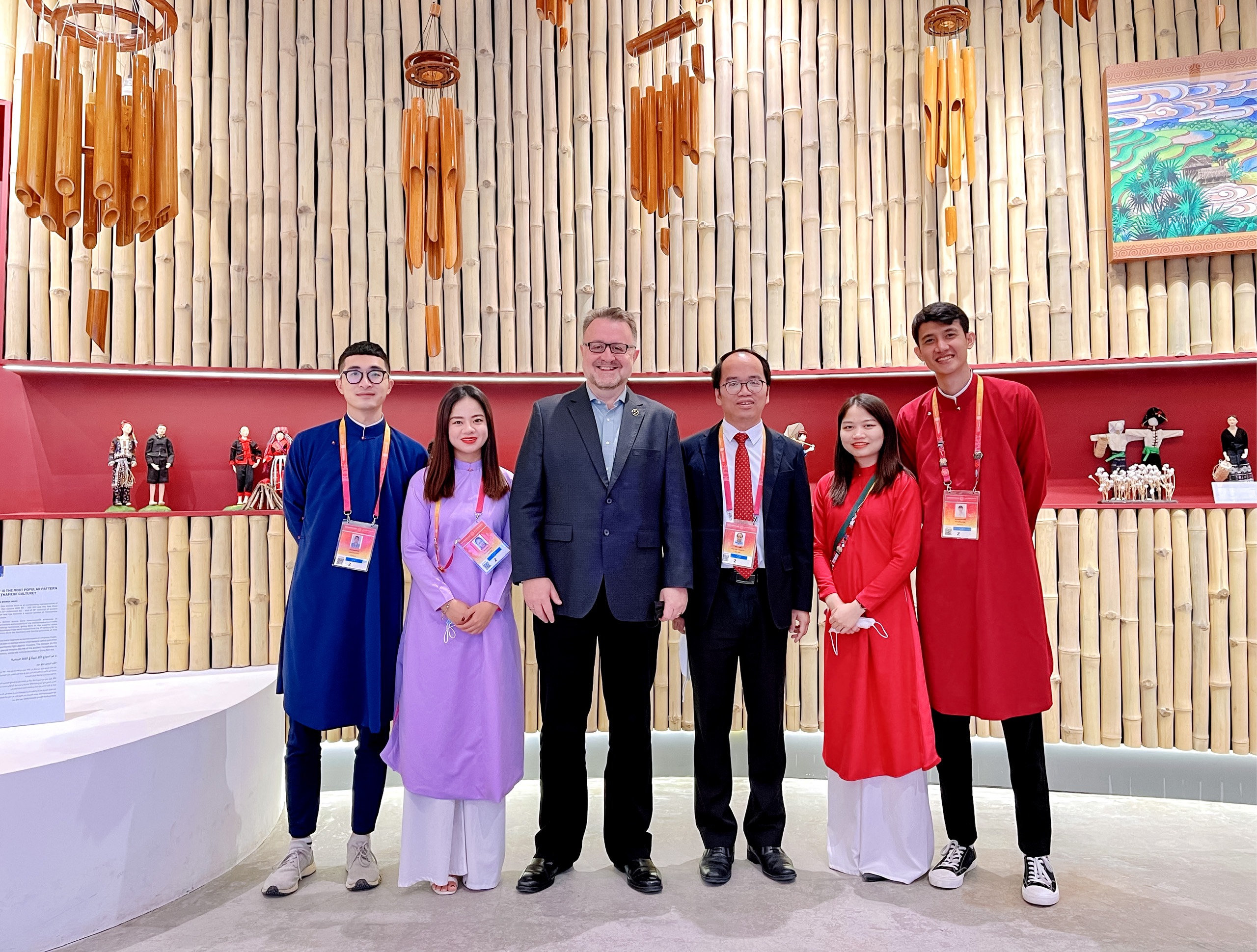 Giám đốc Tổ chức New Seven Wonders thăm và làm việc tại Nhà Triển lãm Việt Nam tại EXPO 2020 Dubai