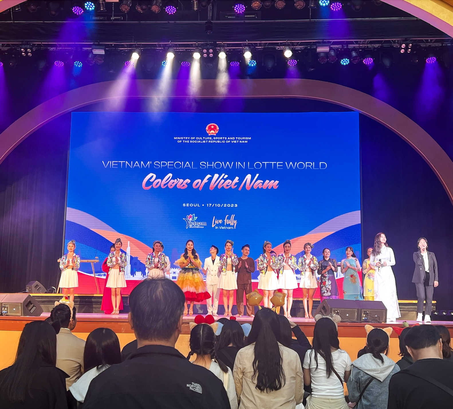 Sắc màu văn hoá Việt Nam tỏa sáng trên sân khấu Lotte World tại thủ đô Seoul, Hàn Quốc