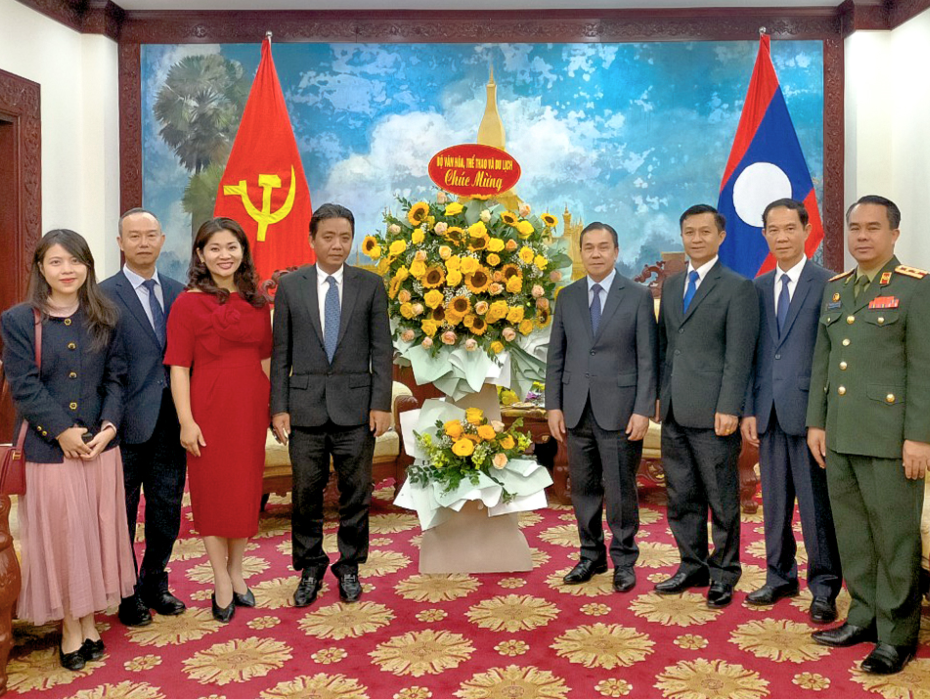 Bộ Văn hóa, Thể thao và Du lịch chúc mừng 47 năm Quốc khánh nước Cộng hòa Dân chủ Nhân dân Lào