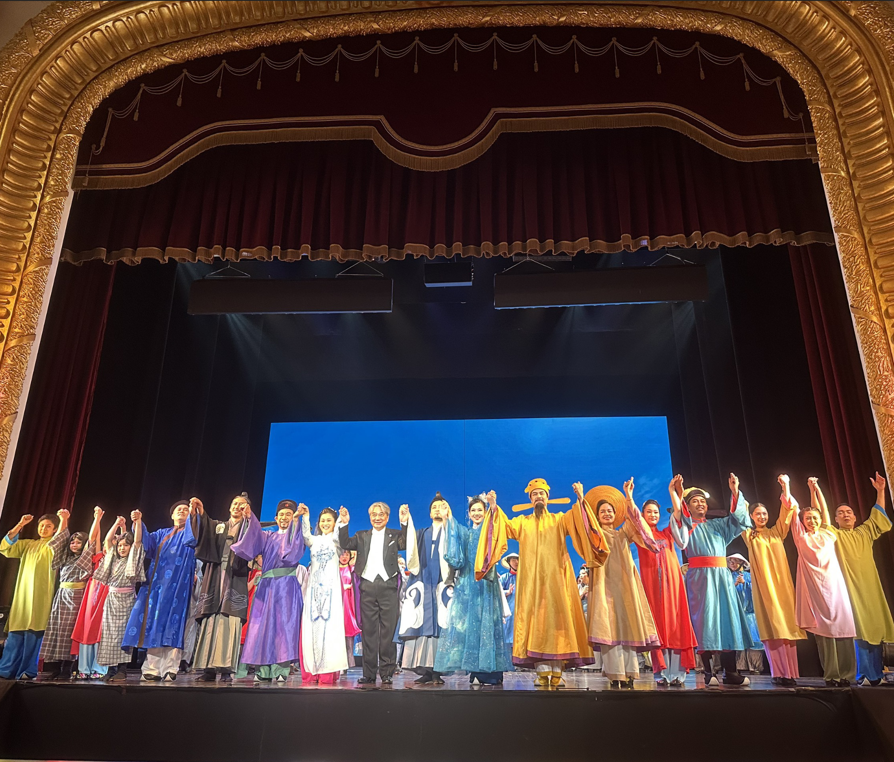 Chào đón Hoàng Thái tử và Công nương Nhật Bản dự công diễn vở opera “Công nữ Anio”