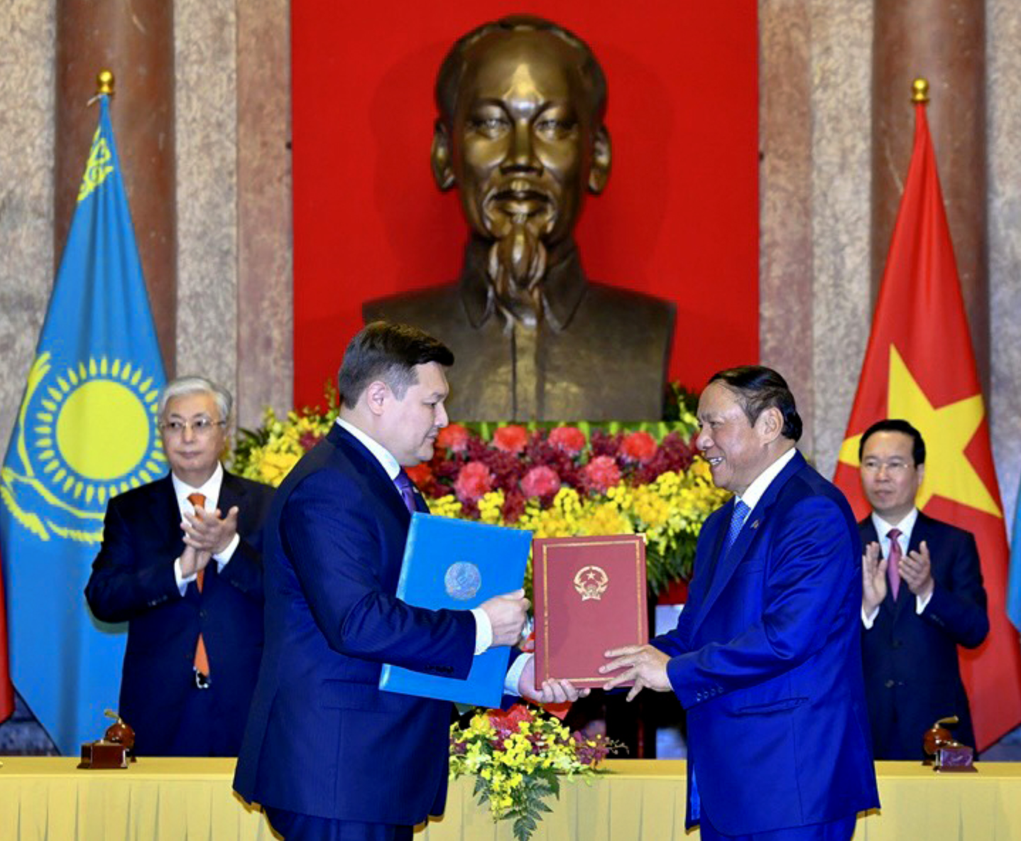 Việt Nam-Kazakhstan ký kết Bản ghi nhớ hợp tác du lịch