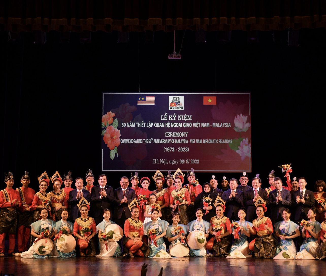 Ấn tượng chương trình nghệ thuật “Hòa âm vàng” kỷ niệm 50 năm quan hệ ngoại giao Việt Nam-Malaysia