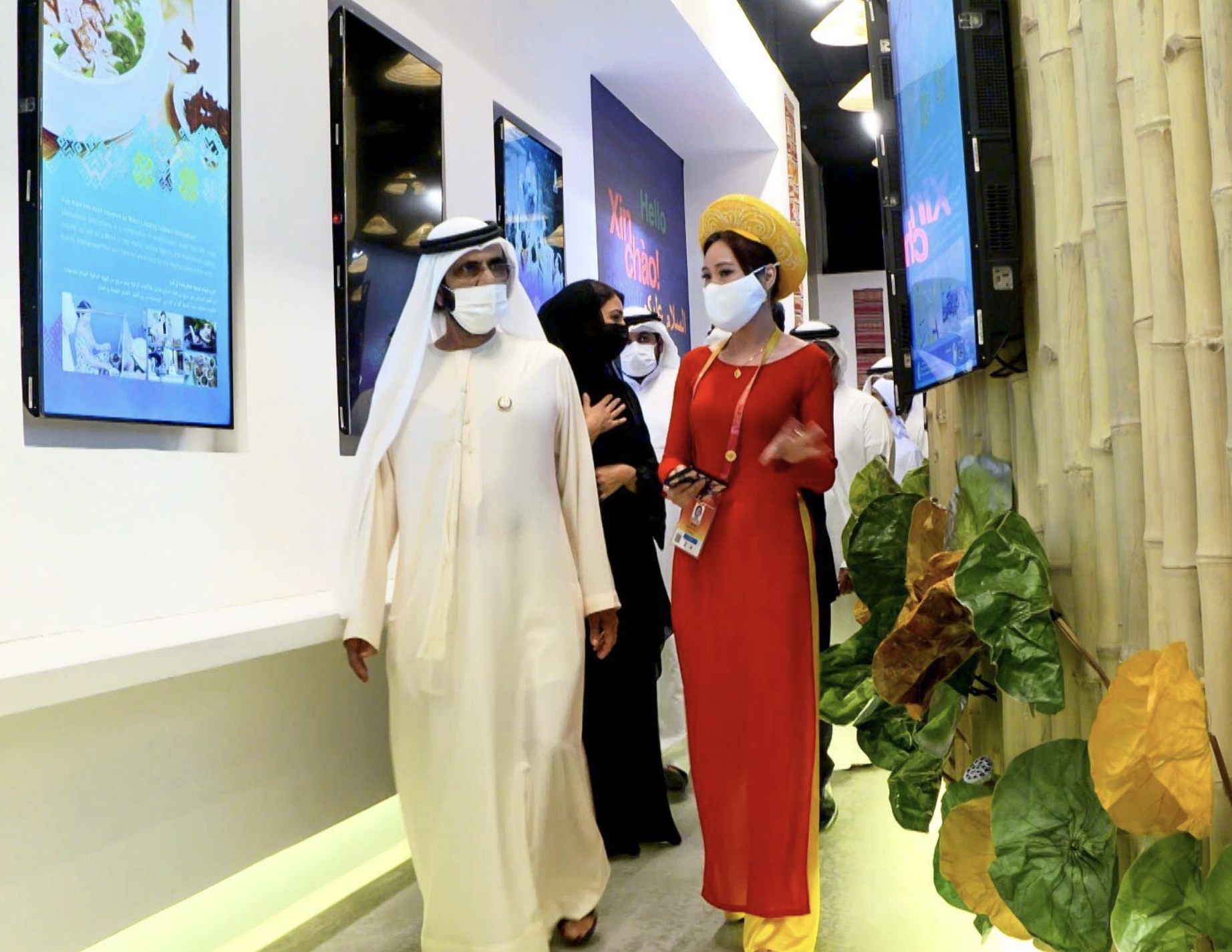 Quốc vương Dubai ấn tượng khi thăm Nhà Triển lãm Việt Nam